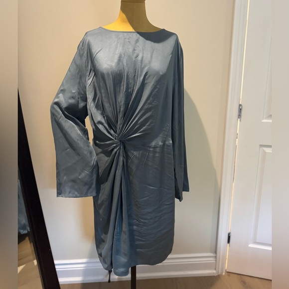 H&M Dresses & Skirts - H&M 100% Viscose Dress with Dolman Sleeves and Bateau Neckline (M)